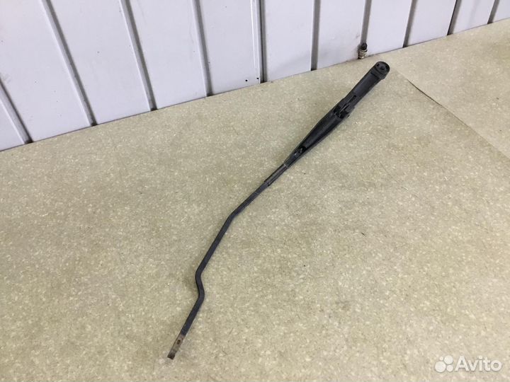 Поводок стеклоочистителя передний правый VAZ LADA