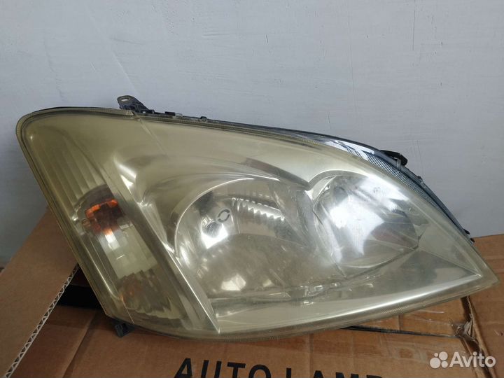 Фары на toyota corolla Е120