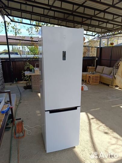 Холодильник бу indesit