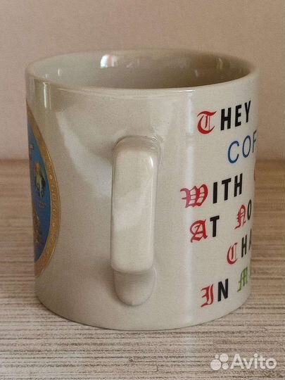 Кружка с юмором. Внутри большой жук