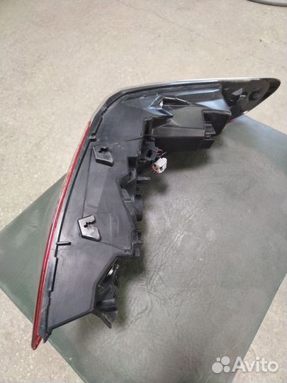 Фонарь задний правый toyota camry 70