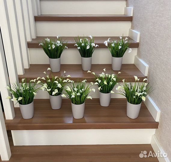 Искусственные цветы в горшках