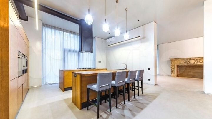 Дом 680 м² на участке 25 сот.