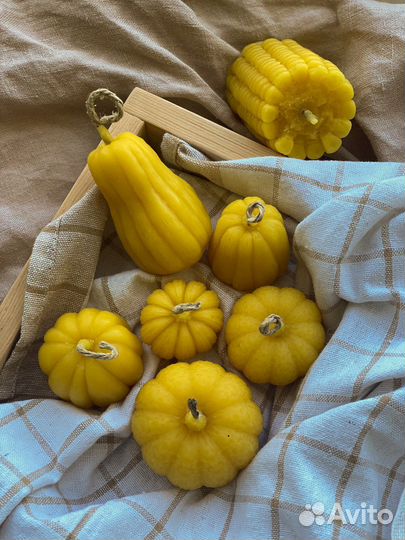 Свеча из натурального пчелиного воска Тыква