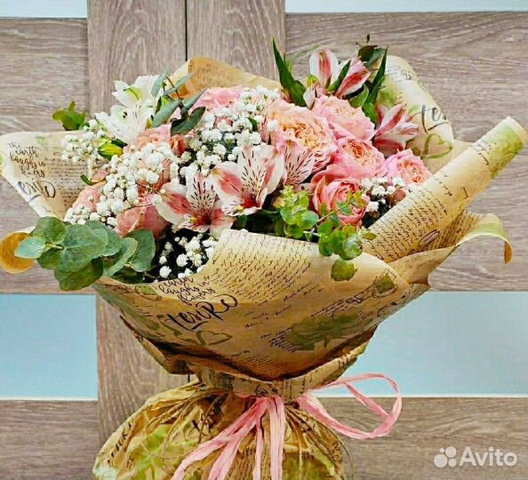 Антуриум,пачки хризантем,пионовидные розы-букеты