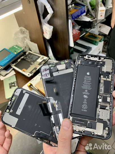 Замена аккумулятора телефона