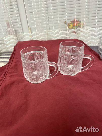 Хрустальный графин и кружки
