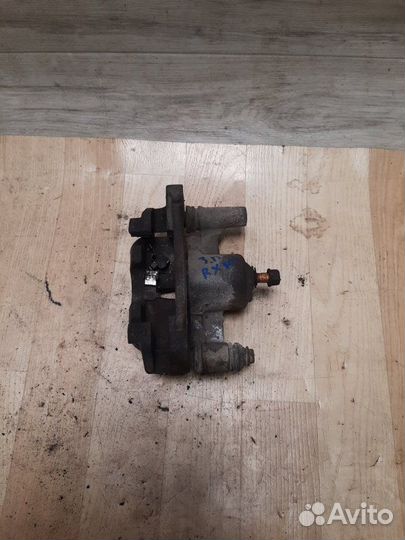 Суппорт задний правый Toyota Harrier MCU10W 1MZ-FE