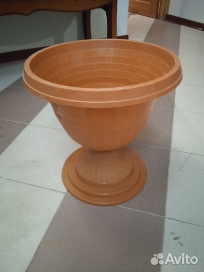 Горшки большие, пластик, разные размеры