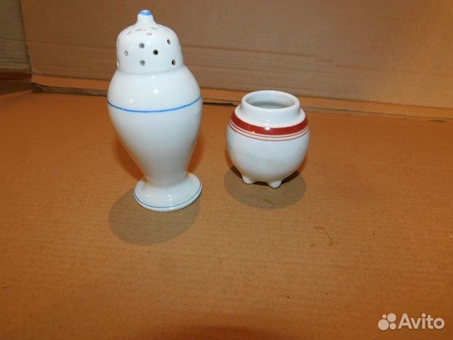 Антикварная, фарфоровая перечница и солонка ри