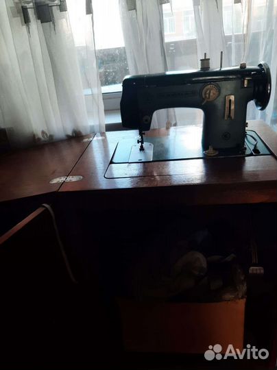 Швейная машина Чайка 2