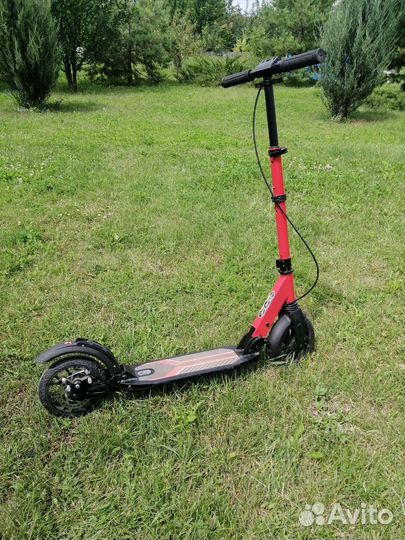 Самокат с ручным тормозом