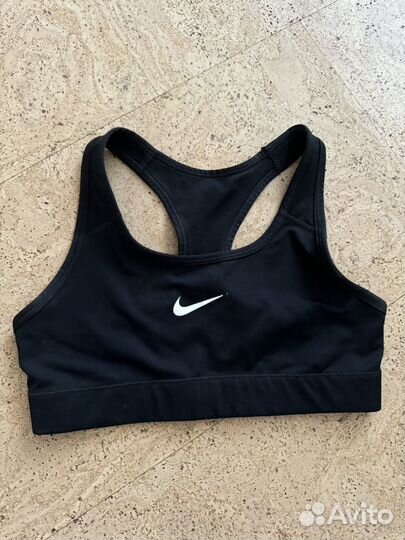 Топ спортивный Nike