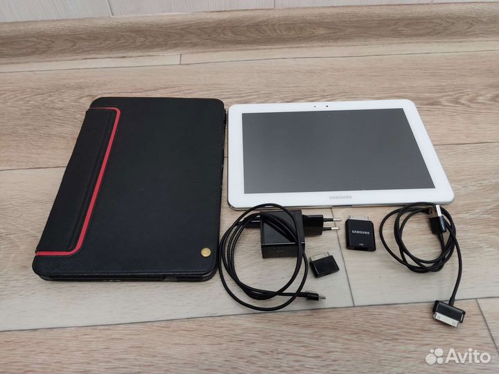 Планшет Samsung GT-P7500