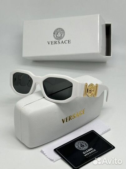 Солнцезащитные очки versace