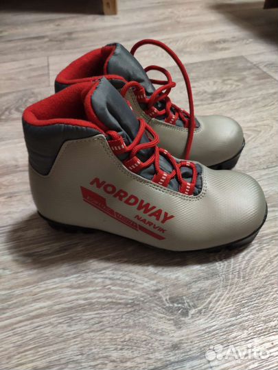 Лыжные ботинки 32