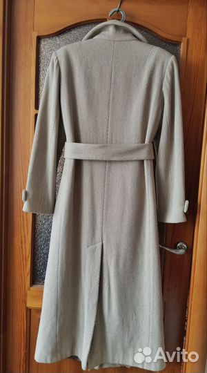 Пальто двубортное бежевое