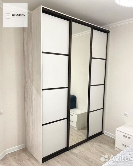 Шкаф-купе с зеркалом