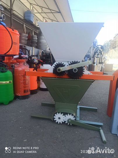 Давилка Дробилка, мялка механическая для винограда