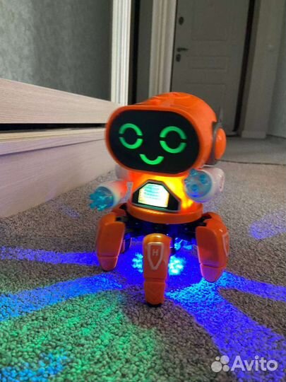 Танцующая игрушка - робот на аккумуляторах