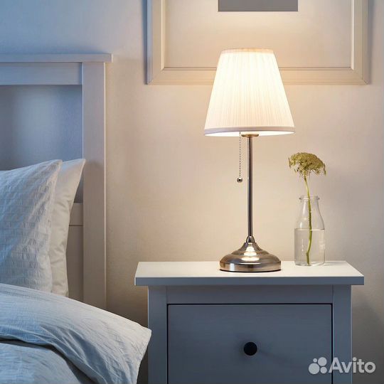 Настольная лампа