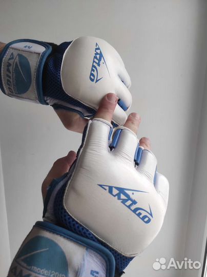 Перчатки для кикбоксинга