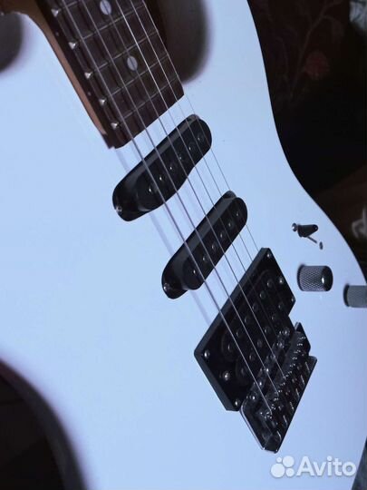 Электрогитара rocket EG-1 WH + держатель в подарок