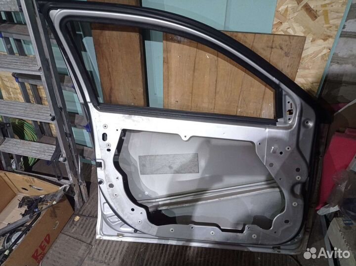 Дверь и комплектующие левая dodge avenger