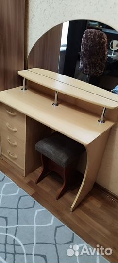 Туалетный столик с зеркалом бу