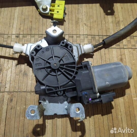 Стеклоподъемный механизм передний левый Nissan