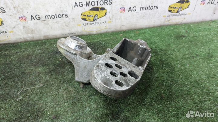 Кронштейн двигателя левый 1.8 Audi A4 B5 седан