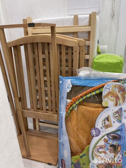 Детская кроватка с маятником
