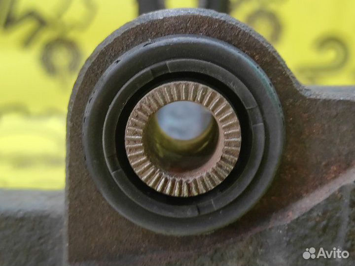 Цапфа (поворотный кулак) задняя правая Toyota