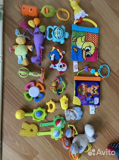 Погремушки, игрушки для самых маленьких