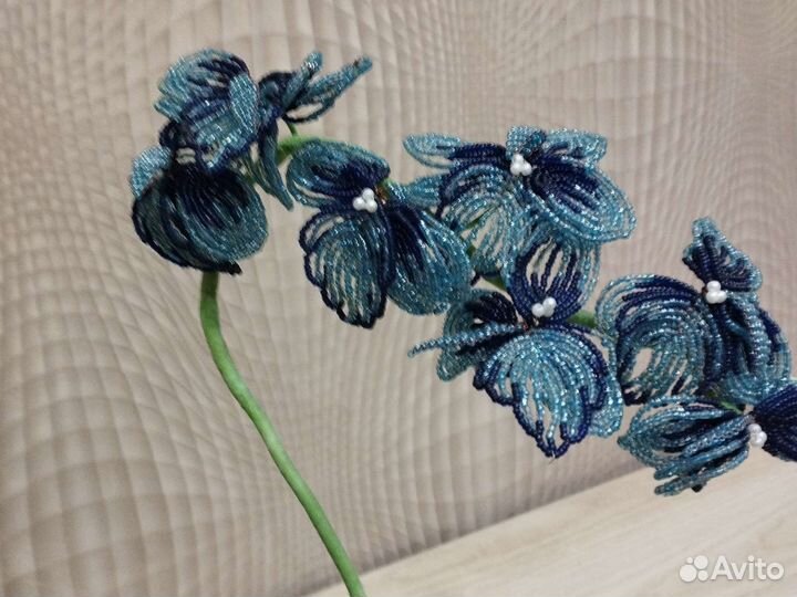 Искусственные цветы в горшках