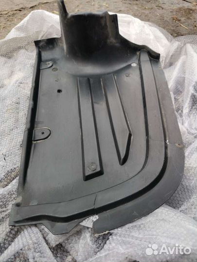 Защита днища задняя правая на passat b7