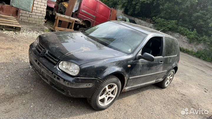 В разборе VW Гольф 4 купэ (1.4л)