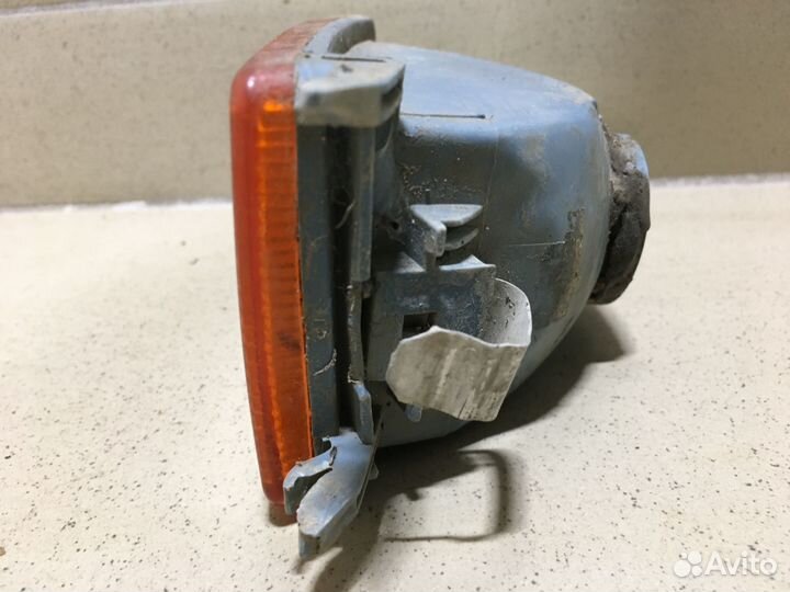 Указатель поворота в бампер правый Golf III/Vento