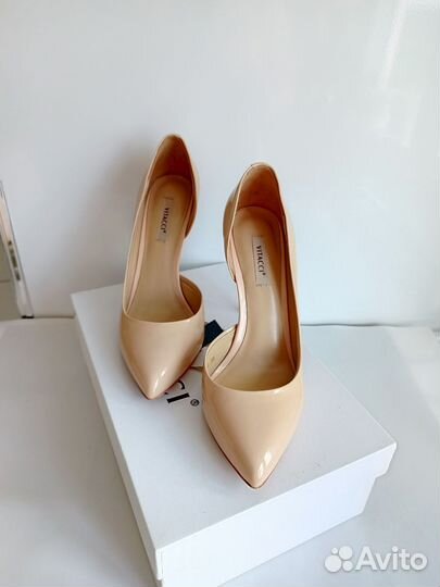 Туфли лодочки бежевые лаковые 36 Vitacci