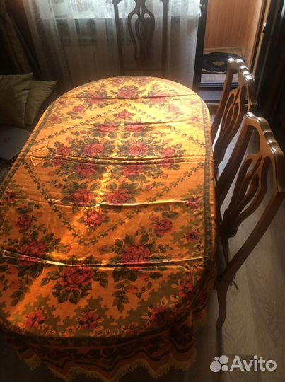 Новая Скатерть атласная с кистями