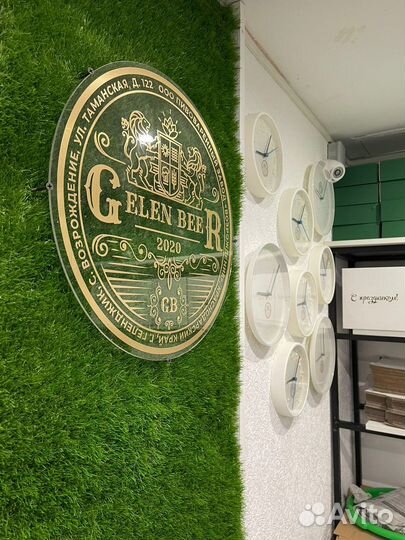 Продавец в пивной магазин