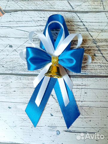 Бутоньерка на выпускной значок брошь