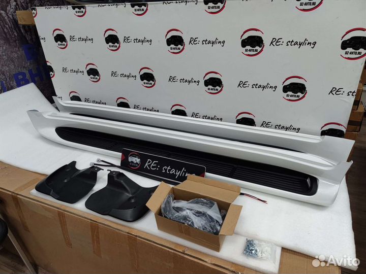 Пороги, подножки белые Toyota Land Cruiser 200