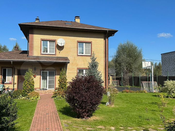 Коттедж 300 м² на участке 14 сот.