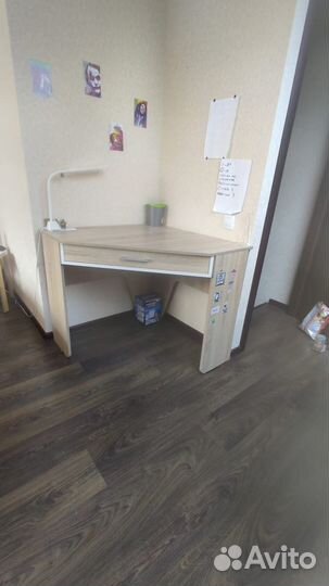 Угловой письменный стол