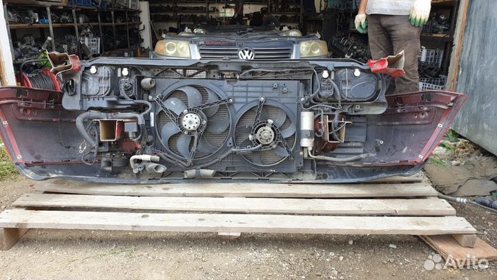 Панель передняя Фольксваген Гольф 4 телевизор