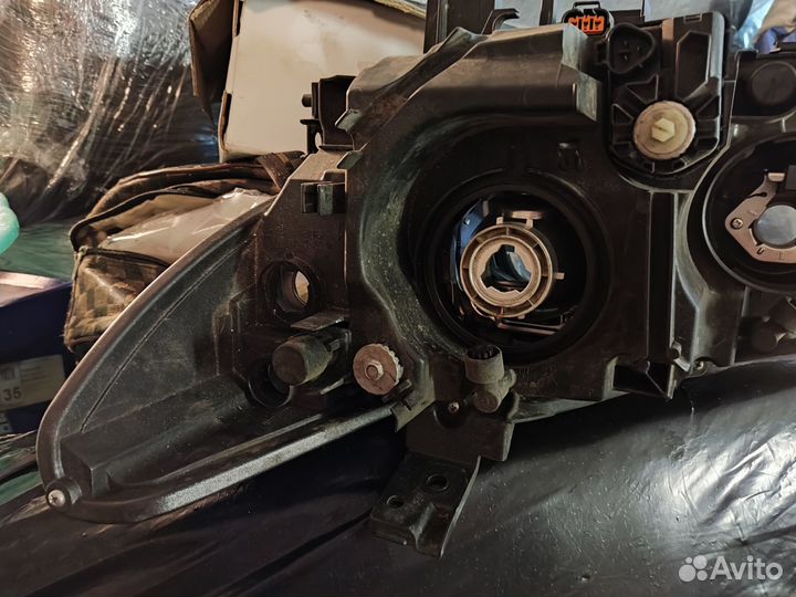 Фара правая mazda 6 2013 года. Разбито стекло