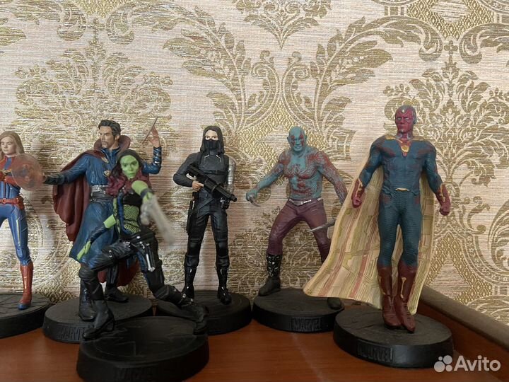 Фигурки и журналы Marvel movie collection