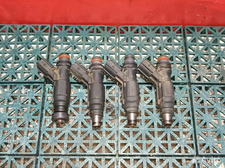 Форсунка топливная Toyota Avensis I 1.6 3ZZ-FE