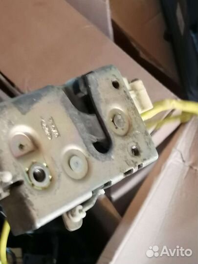 Замок задн.лев двери Ford sierro 88bba220k78bb